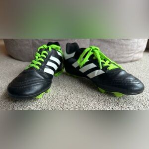 Boys adidas soccer cleats, black green, size 2.5